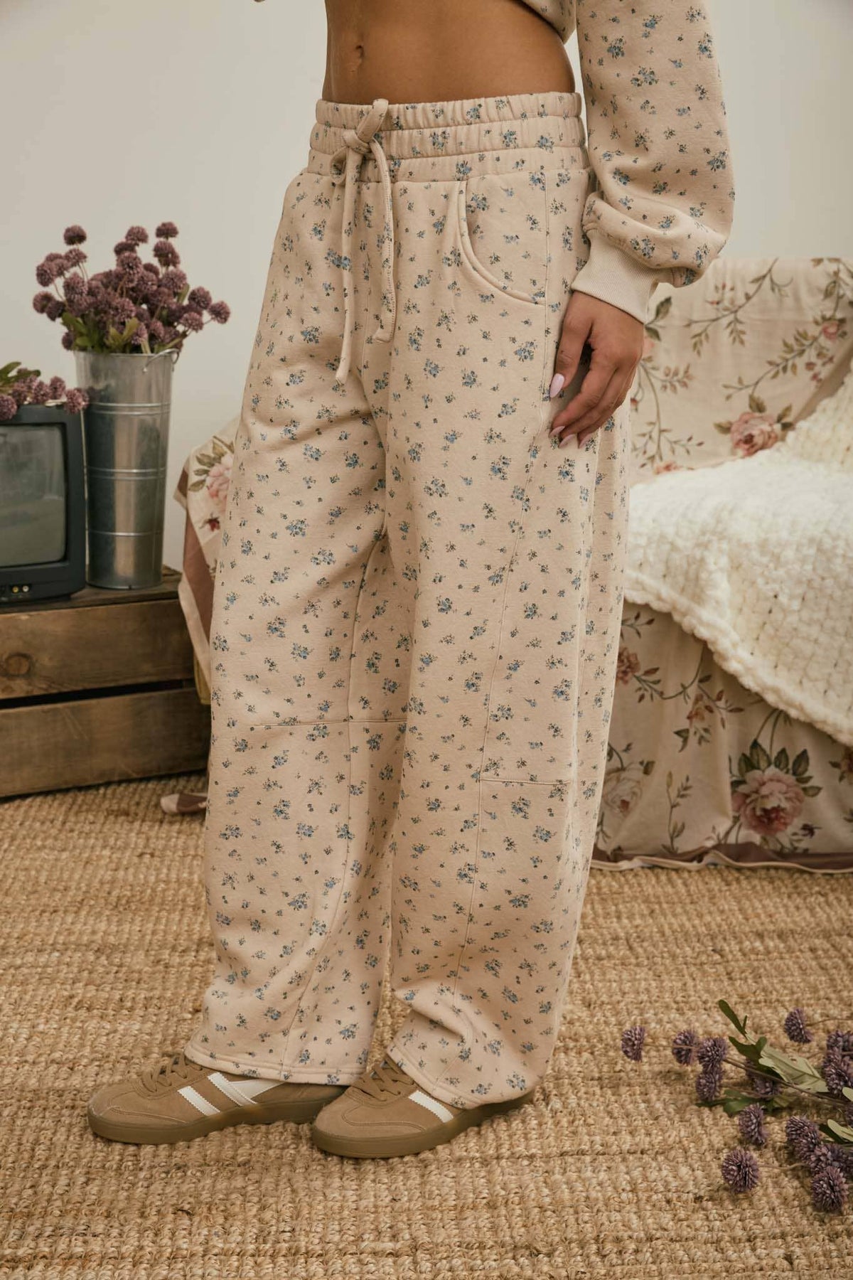 Sunday-morning-cream-floral-sweatshirt