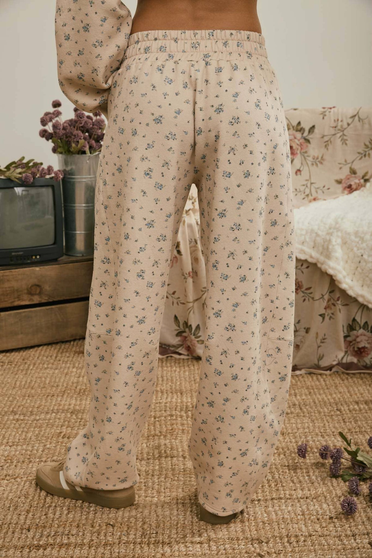 Sunday-morning-cream-floral-sweatshirt
